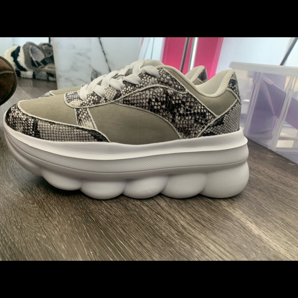PLATFORM SNAKE SKIN SHOES